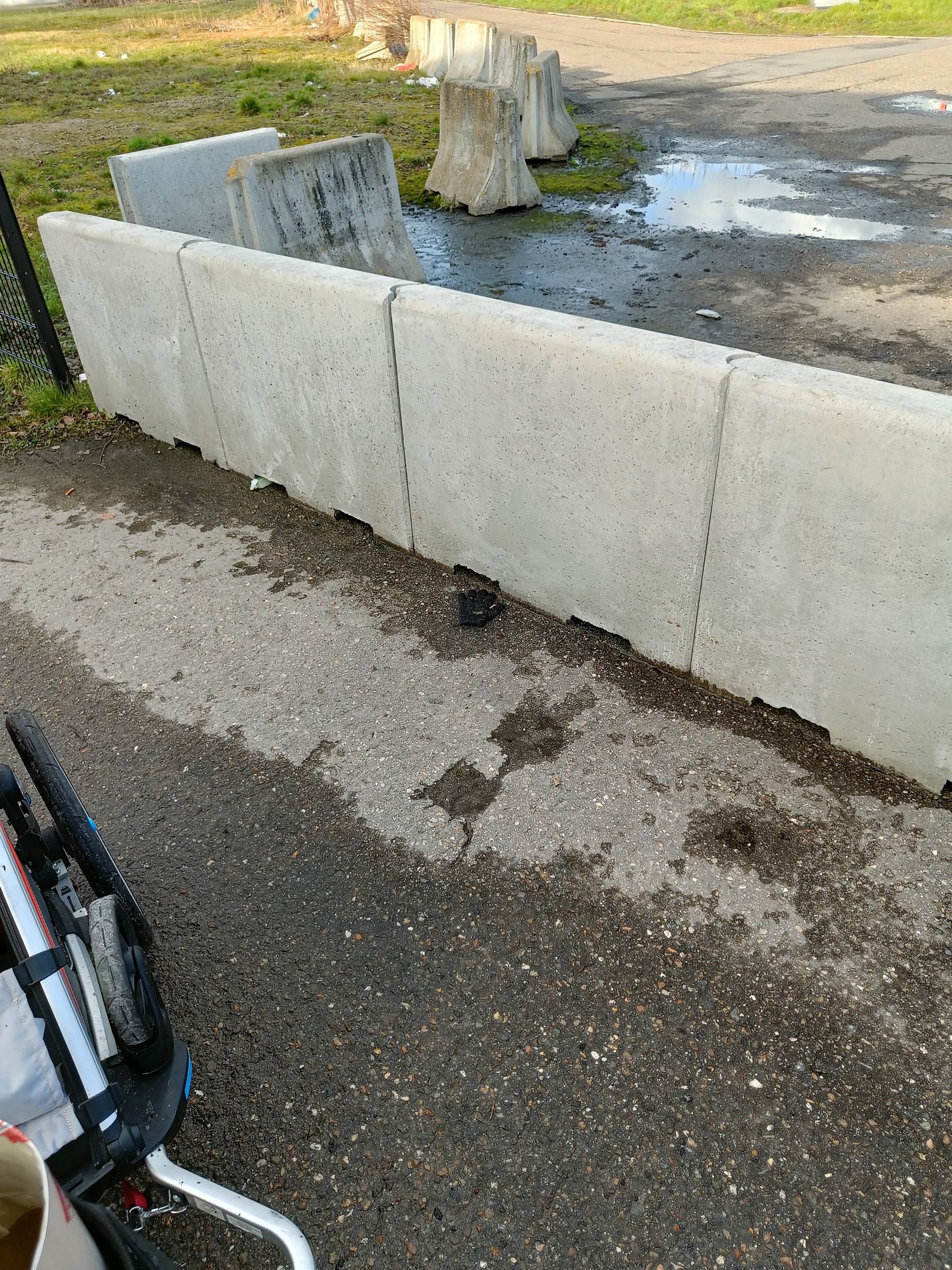 black glove found on 7 Feb 2026