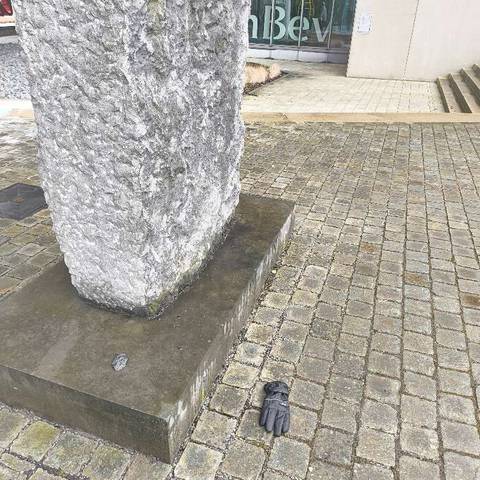 black glove found on 25 Mar 2026