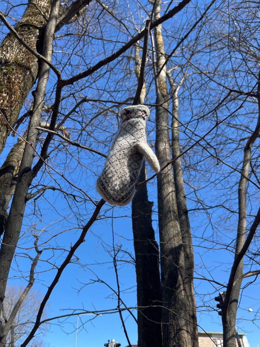 white glove found on 10 Apr 2026
