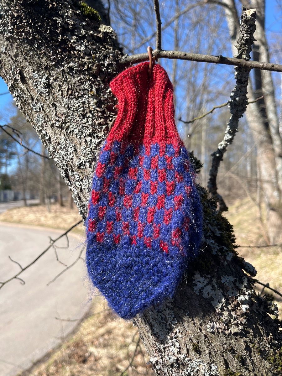 multicolor glove found on 10 Apr 2026