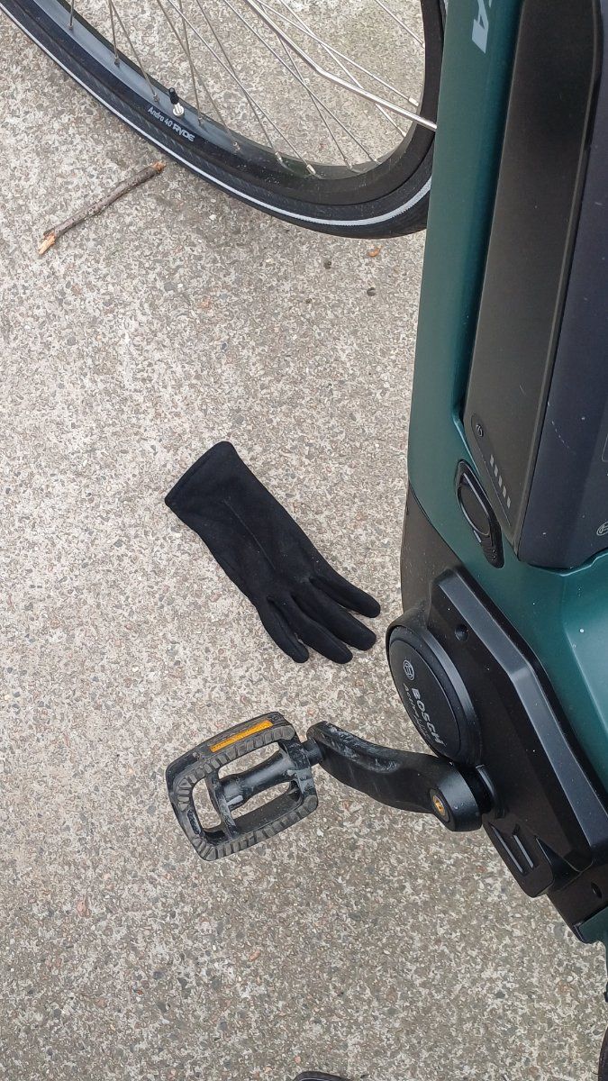 black glove found on 7 May 2026