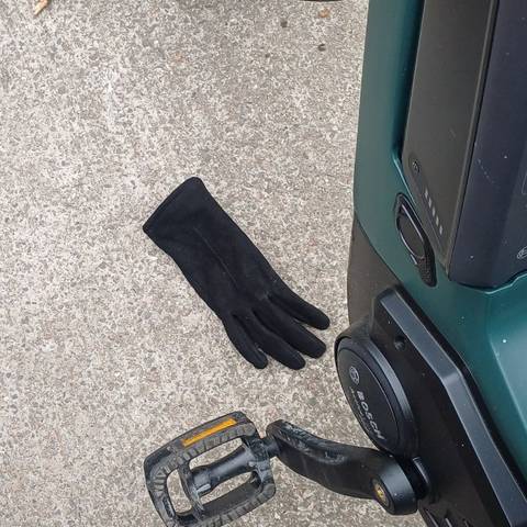 black glove found on 7 May 2026