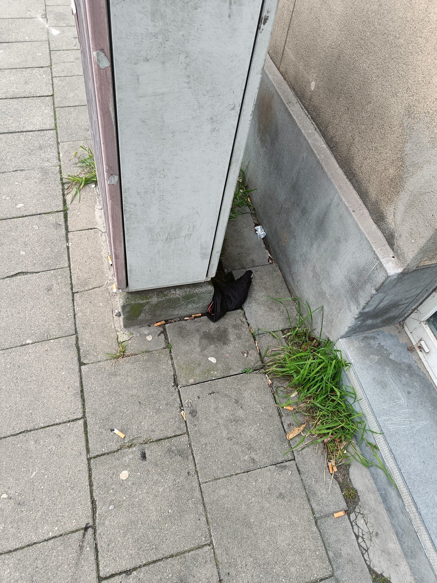 black glove found on 10 Dec 2025