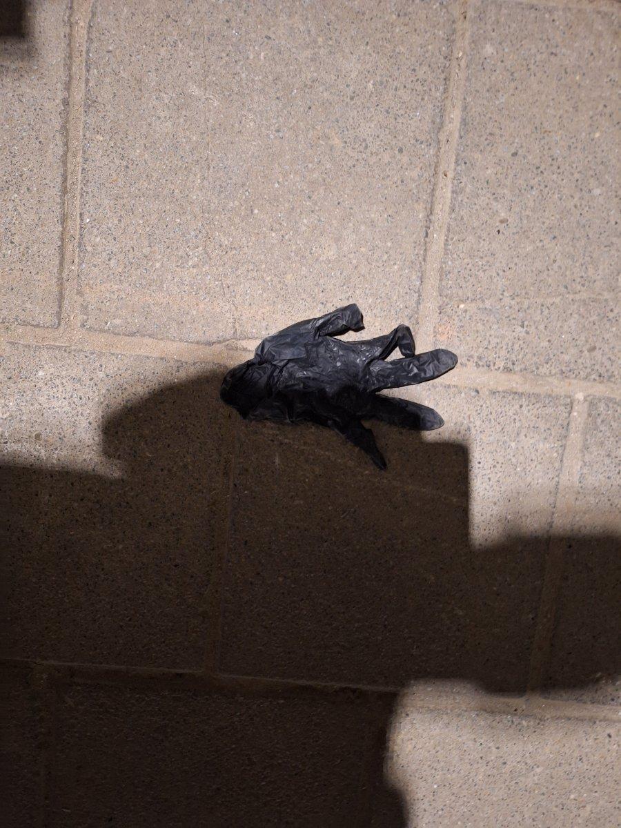 black glove: Handschoen na hittegolf 3