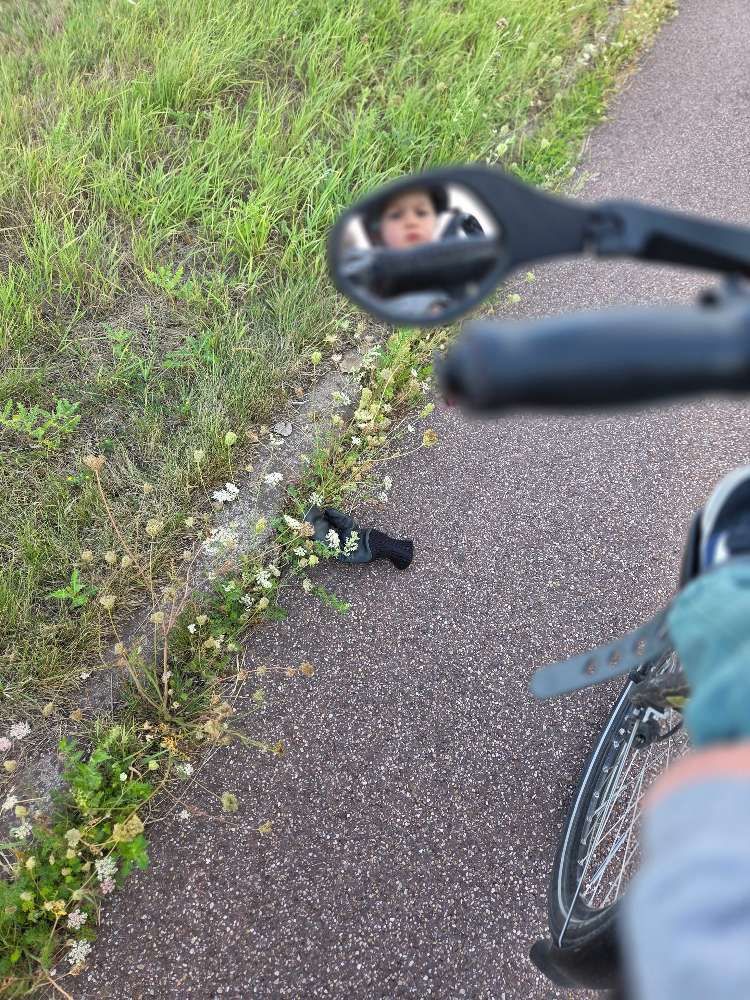 Lost black glove found in Belgium
