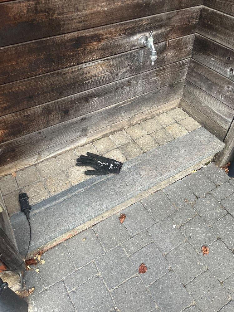 black glove: AL LIGGEND WERKEN
