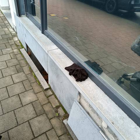 black glove found on 16 Feb 2026